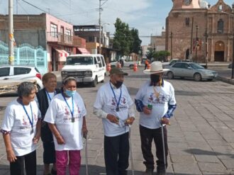 Corren por los abuelos en Luis Moya