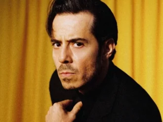 Así respondió José Madero a críticas por patear un simipeluche que recibió de su público