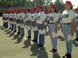 Morena retira iniciativa de servicio militar obligatorio para mujeres; van por análisis «de fondo»