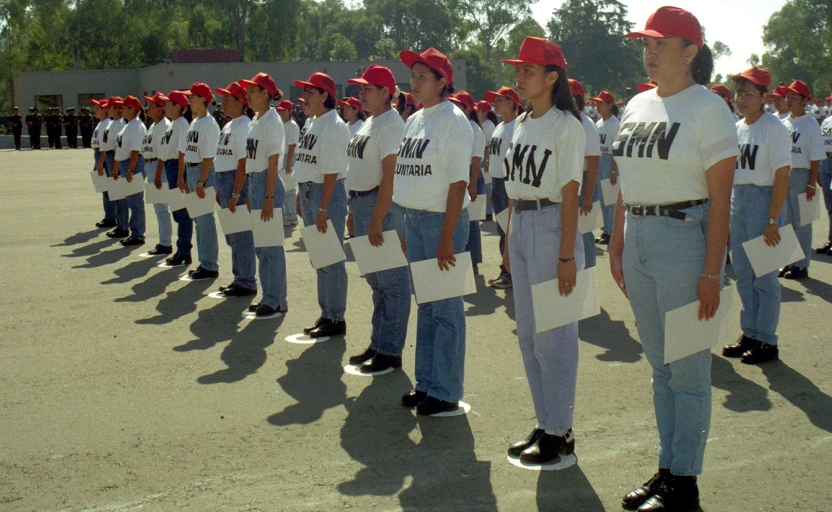 Morena retira iniciativa de servicio militar obligatorio para mujeres; van por análisis «de fondo»