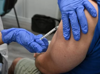 OPS logra acuerdo para distribuir vacunas contra la viruela del mono en América Latina