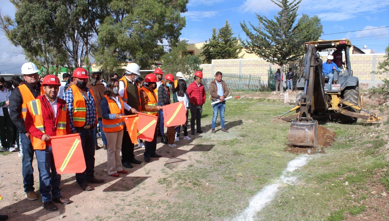 Inicia construcción de cancha de futbol rápido en el Cobapi