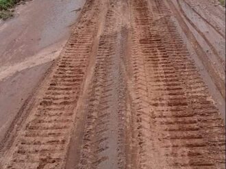 Rehabilitan caminos rurales