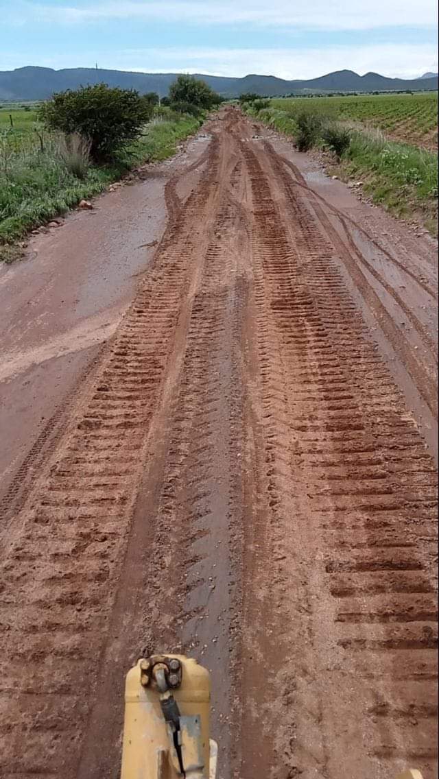 Rehabilitan caminos rurales