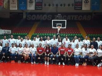 Participan 40 entrenadores en clínicas de basquetbol