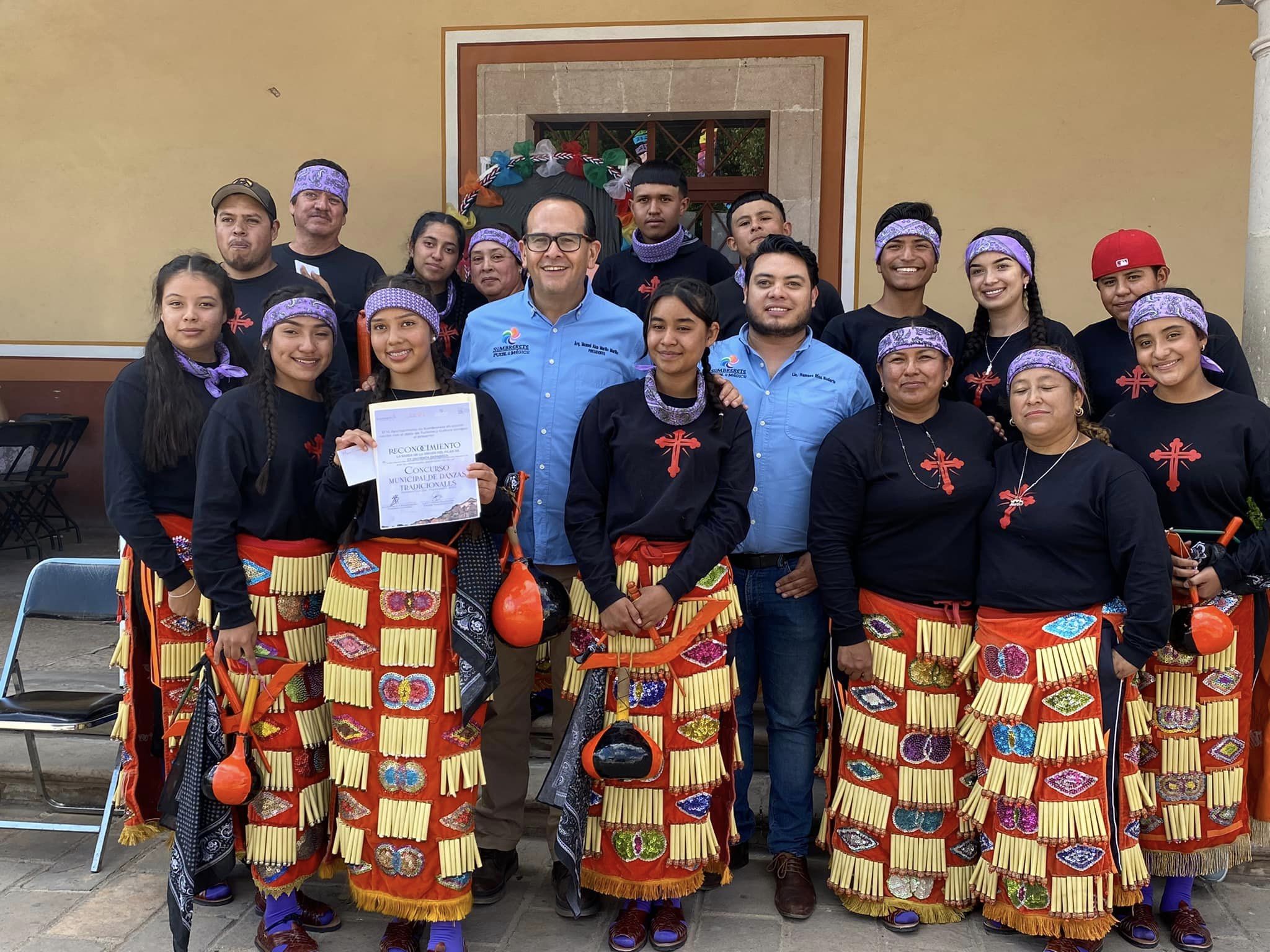 Realizan concurso municipal de danzas