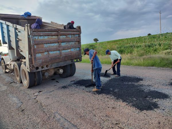 Mejoran caminos en Pánuco