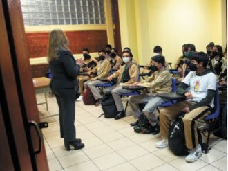 Admiten amparo contra plan de la SEP