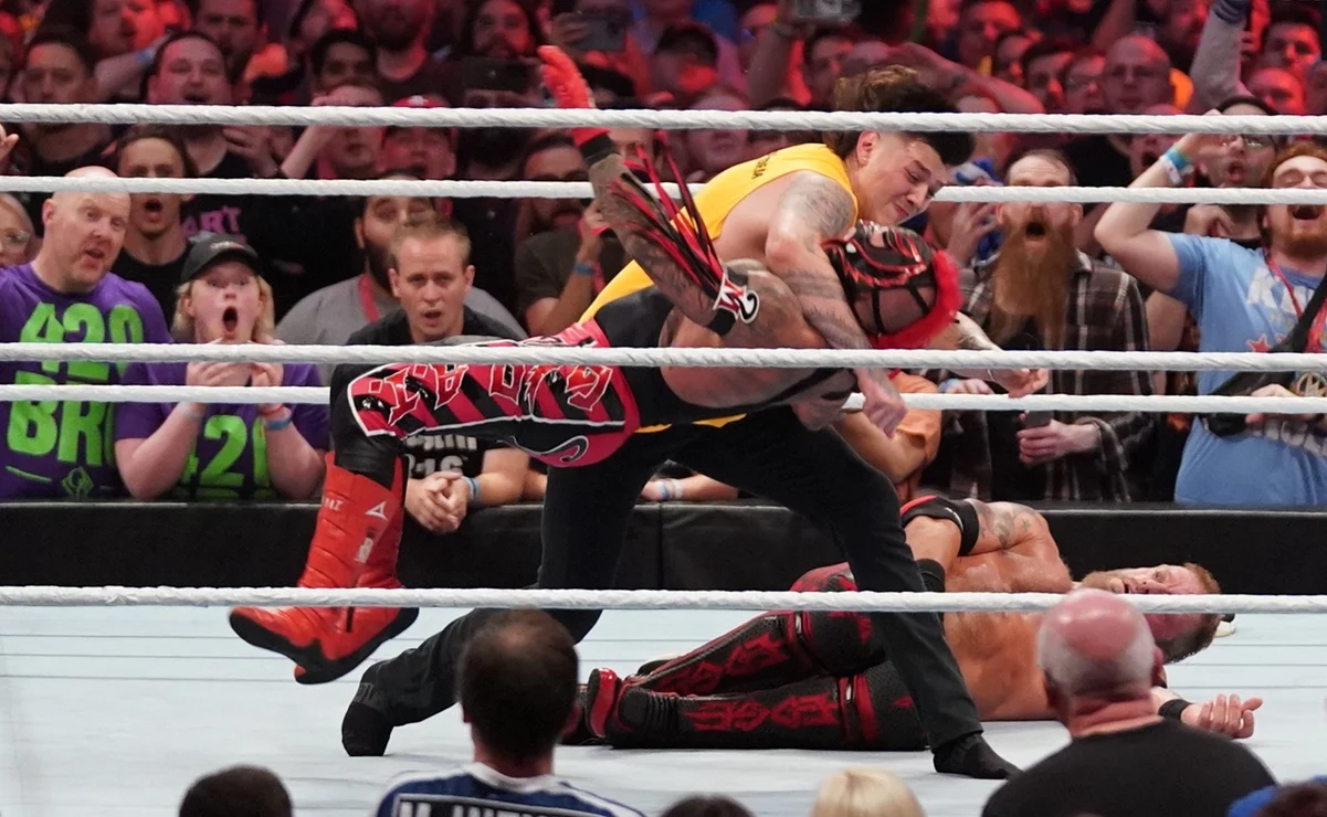 Rey Mysterio y la traición a manos de su hijo Dominik