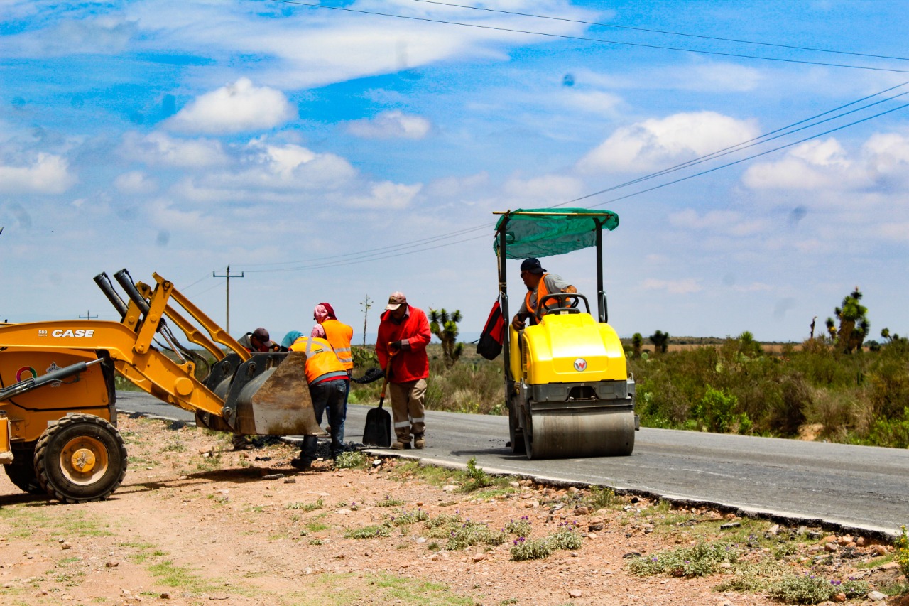 Mejoran caminos de Pinos