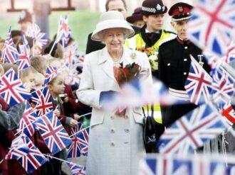 Tras 70 años de reinado, muere Isabel II