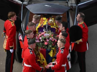 ¿Qué decía la nota colocada sobre el ataúd de Isabel II?