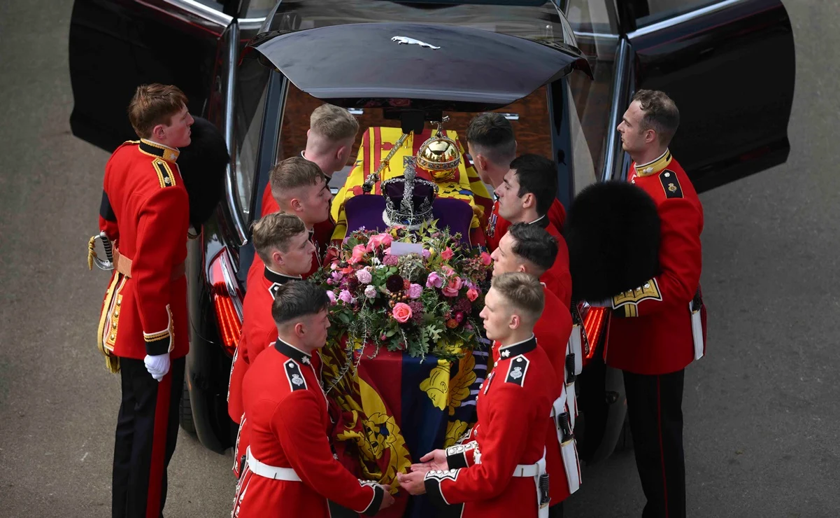 ¿Qué decía la nota colocada sobre el ataúd de Isabel II?