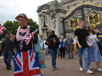 Fila de 6 kilómetros para ver el féretro de la reina Isabel II en Londres