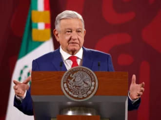 Arremete AMLO contra reforma migratoria de EU