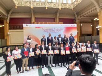 Ganan becarios zacatecanos concurso de Huawei