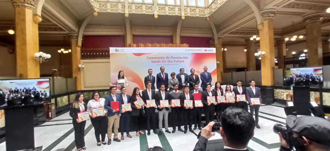 Ganan becarios zacatecanos concurso de Huawei