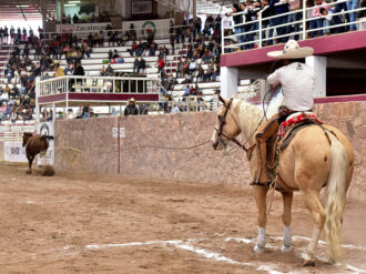 Enrique Jiménez, líder absoluto de charros completos
