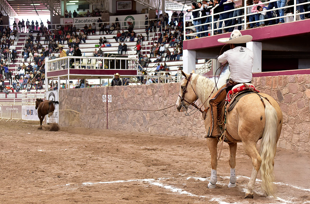 Enrique Jiménez, líder absoluto de charros completos