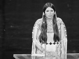 Muere Sacheen Littlefeather, la activista indígena que dio el primer discurso político en los Oscar