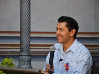 Juega Julio César Chávez con la economía  de los trabajadores municipales