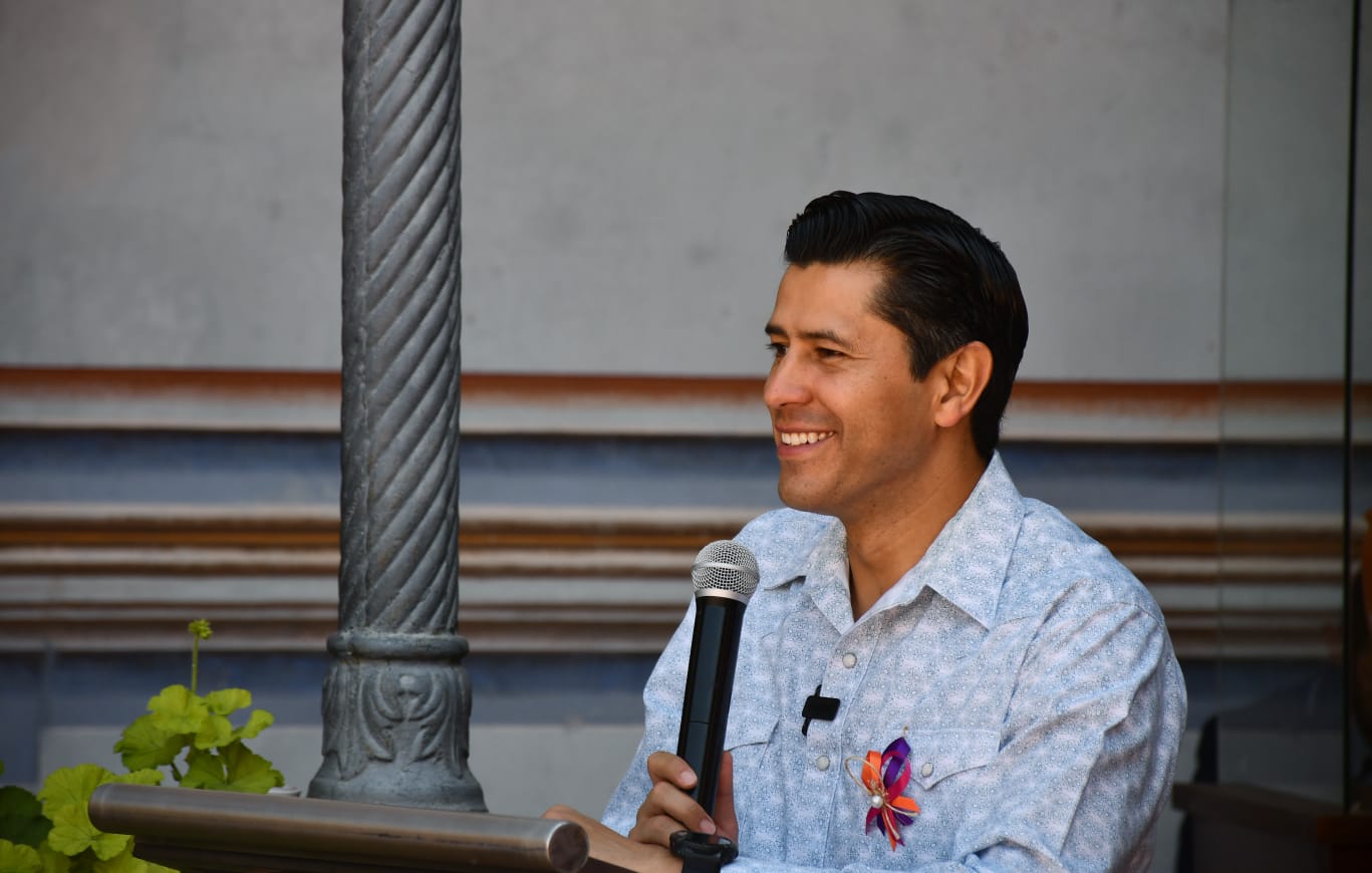 Juega Julio César Chávez con la economía  de los trabajadores municipales