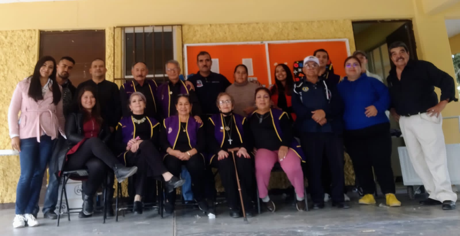 Apoyan con anteojos a 140 personas de La Almoloya 