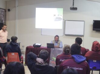 Capacitan a estudiantes en agricultura sostenible