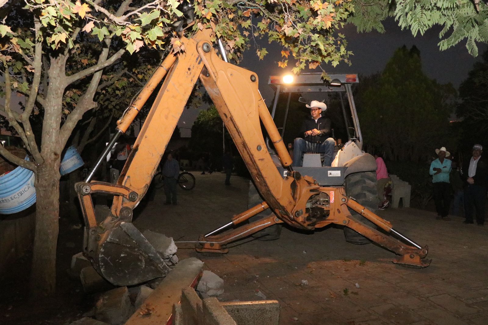 Rehabilitan Plaza Cívica en González Ortega