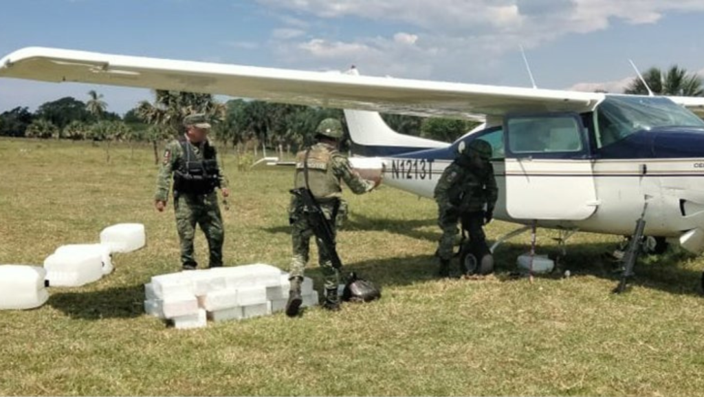 Revelan nexos entre 9 expilotos de la Sedena y el narco