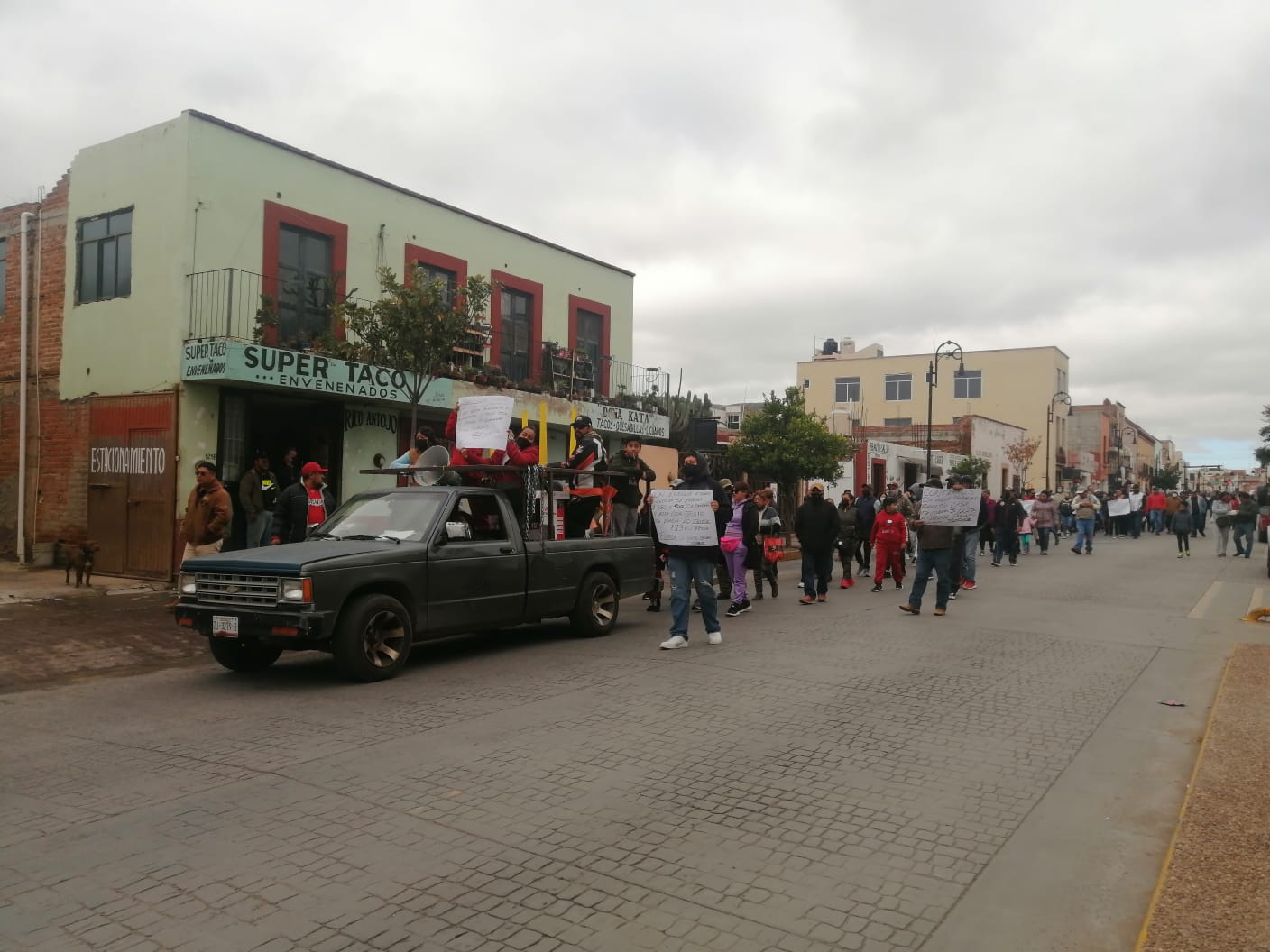 Comerciantes deben pagar agua: JCCH