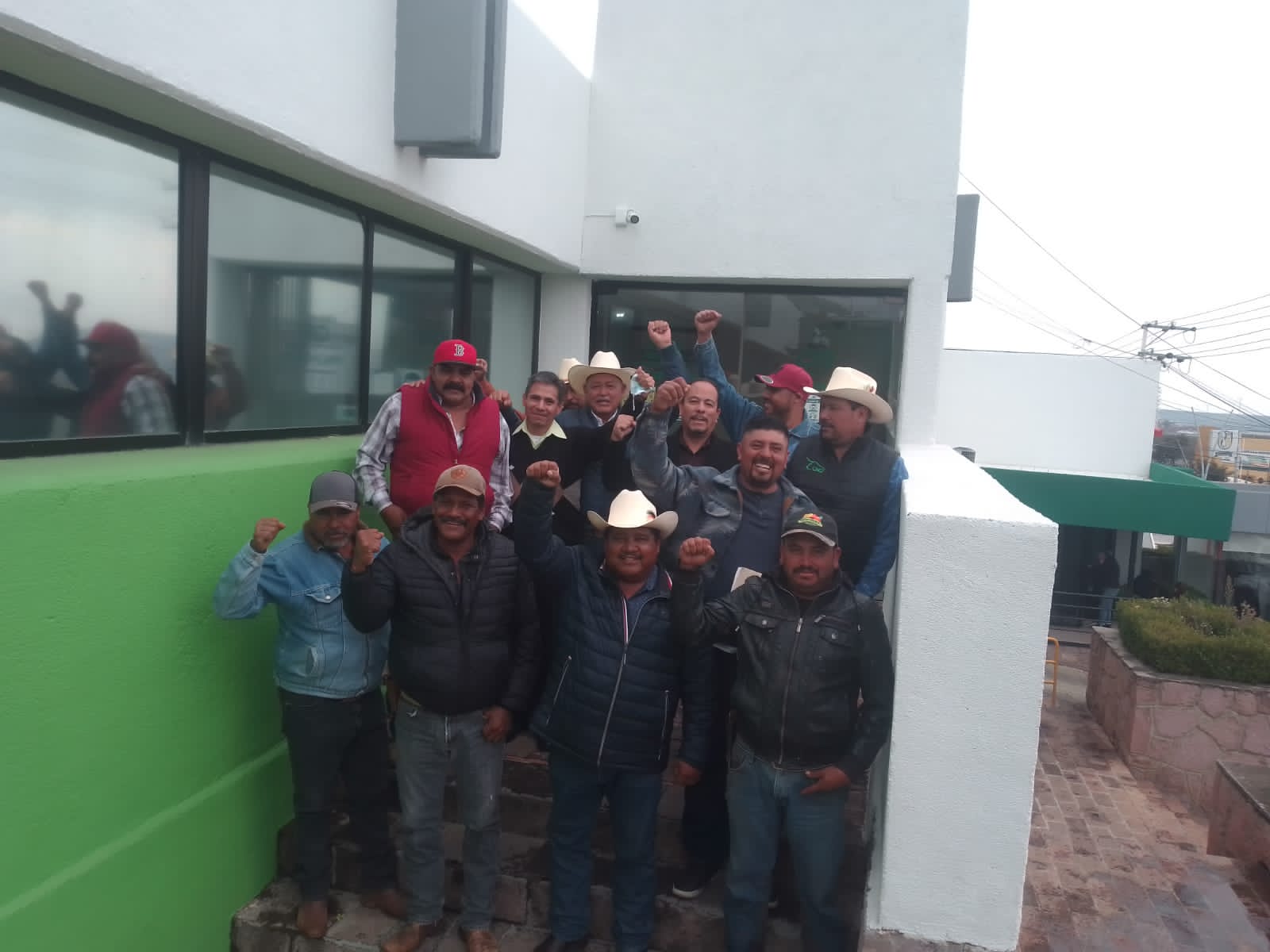 Dejan plantados a campesinos en la CFE