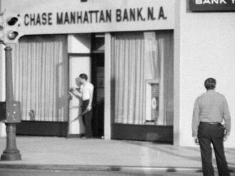 Robó un banco “por amor” para pagar operación de cambio de sexo de su amante