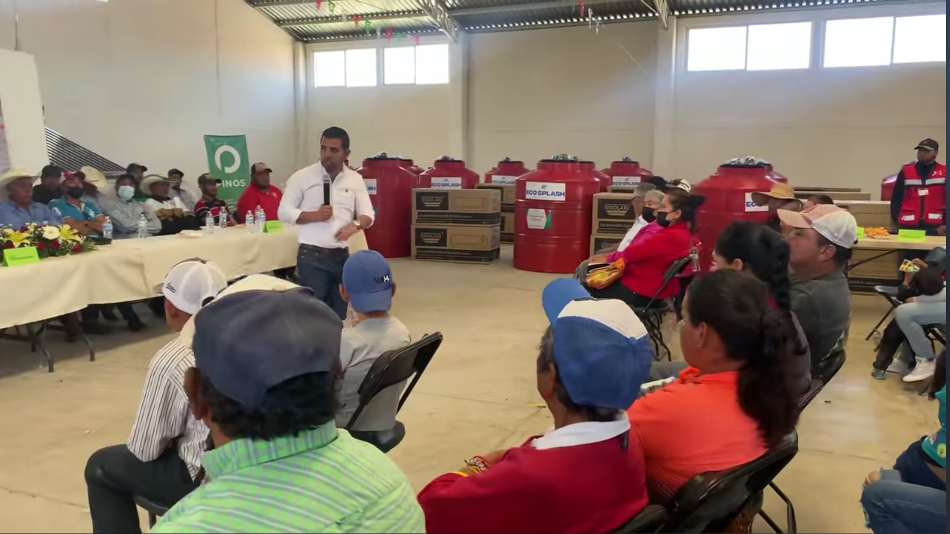 Entregan decenas de apoyos a la vivienda en Pinos