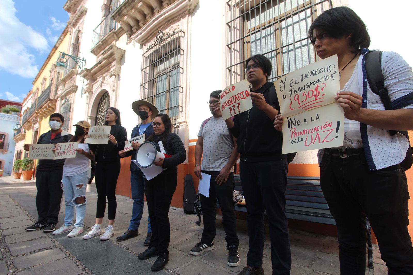 Movimiento estudiantil de la UAZ se manifiestan ante inconformidades que tienen con la universidad