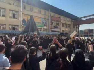 Iraníes vuelven a salir a las calles para exigir libertad; Biden ofrece apoyo