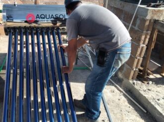 Entrega e instalación de calentadores solares