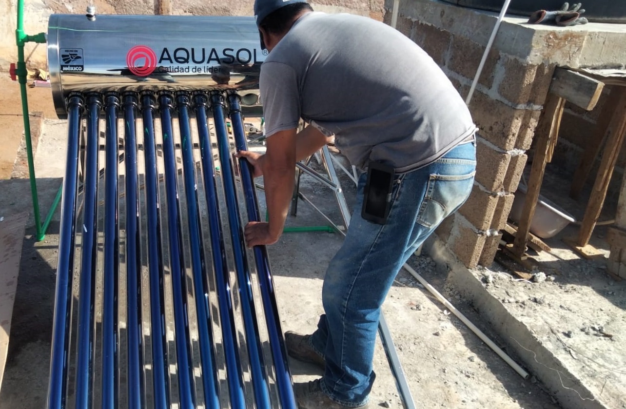 Entrega e instalación de calentadores solares