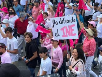 “El INE no se toca”: las consignas durante la marcha contra la reforma electoral