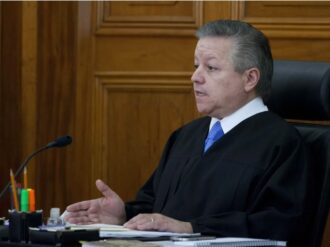 Que todas las muertes violentas de mujeres se investiguen como feminicidios: Zaldívar