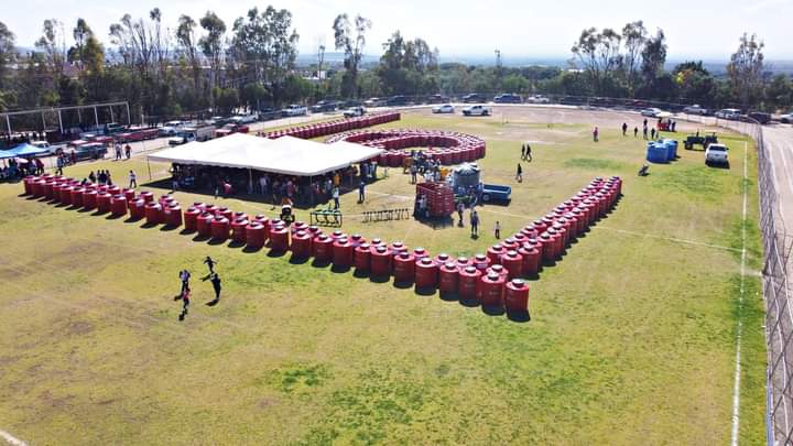 Entregan tinacos en 59 comunidades y en la cabecera municipal de Pinos