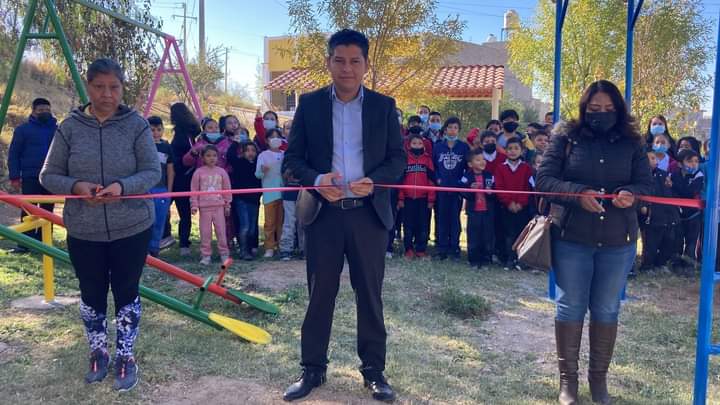 Le cumple Mario Córdova a estudiantes de El Durazno