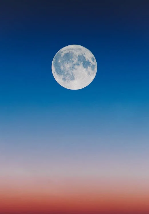 La historia fantástica de la vida en la Luna