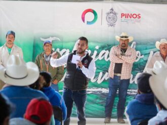 Entregan tinacos en Espíritu Santo 