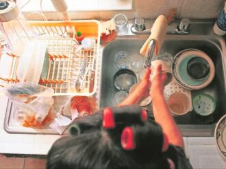Dedican mujeres en México 74% de su tiempo al hogar