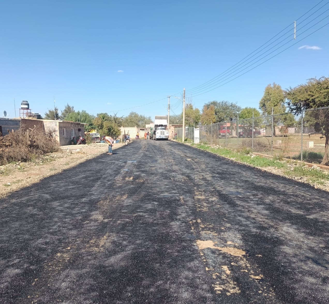 Mejoran caminos en Norias de San Juan 