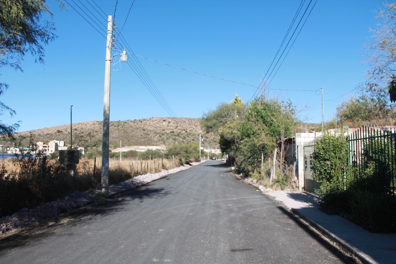 Pavimentan calle en Ojitos, Juan Aldama