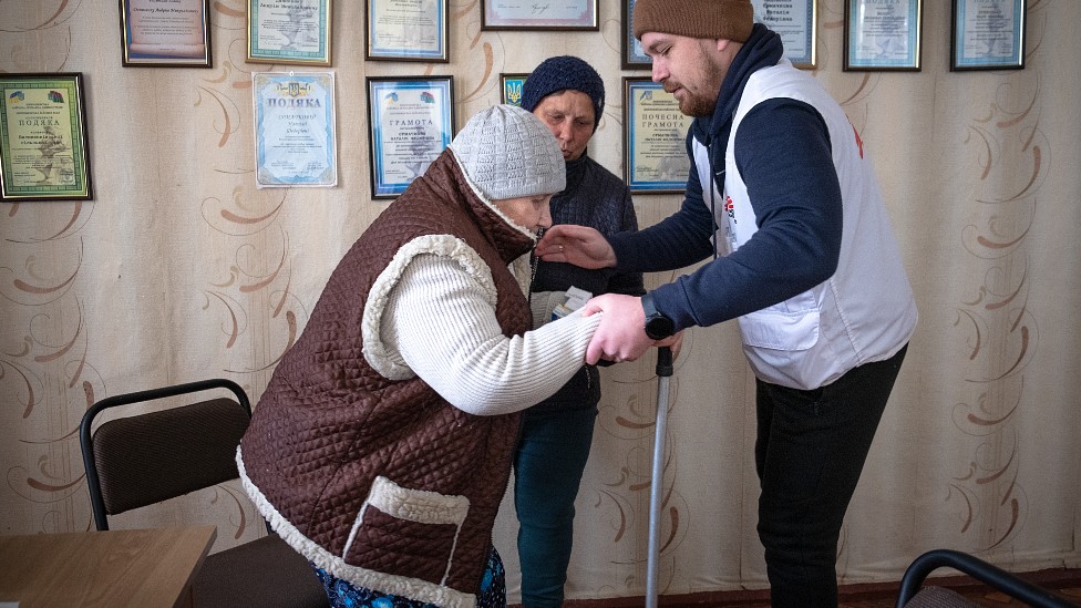 Camilo García: el mexicano que ayuda a las babushkas atrapadas por la guerra en Ucrania