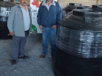 Entregan decenas de tinacos en Pánuco