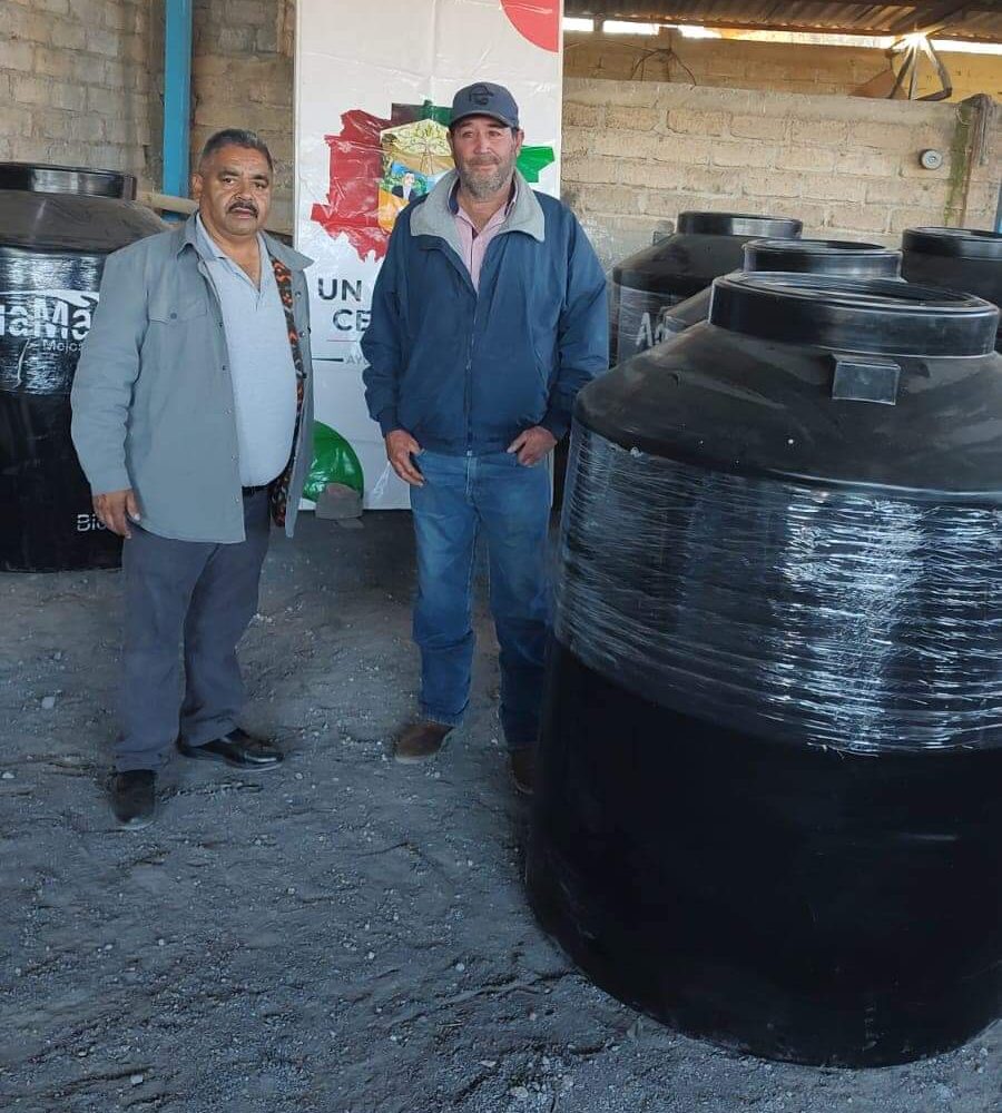 Entregan decenas de tinacos en Pánuco